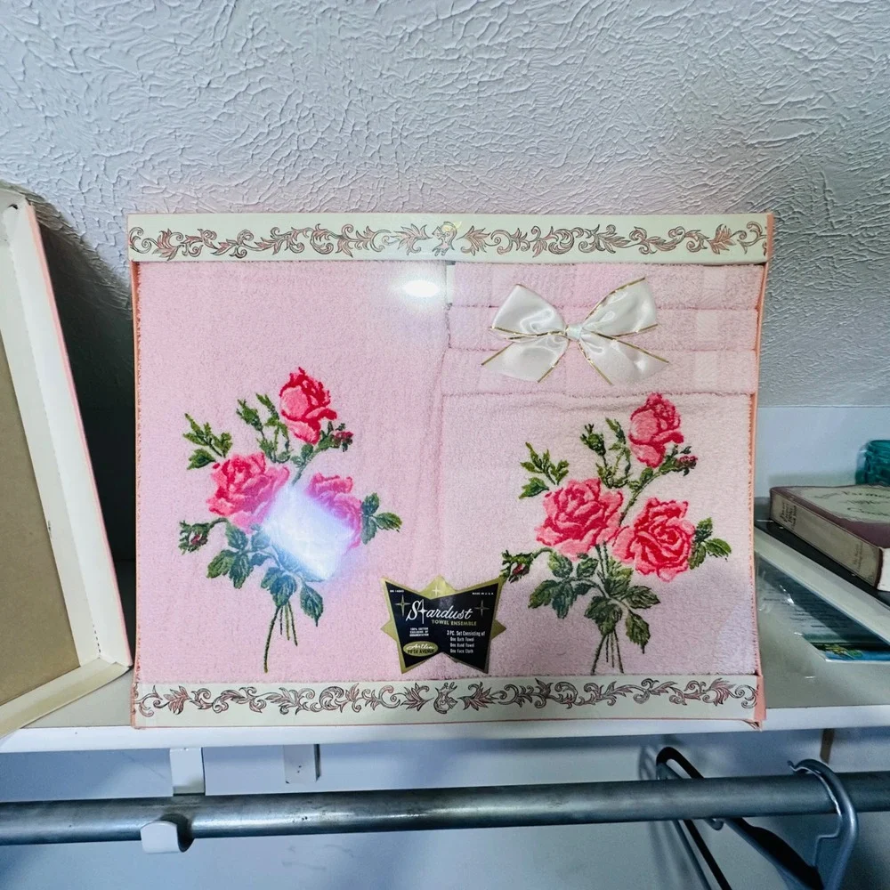 Vintage Artlin Fifth Avenue Stardust 3pc Pink Rose Towel Set New in‎ Box USA